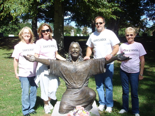 Monument: Jesus with open arms